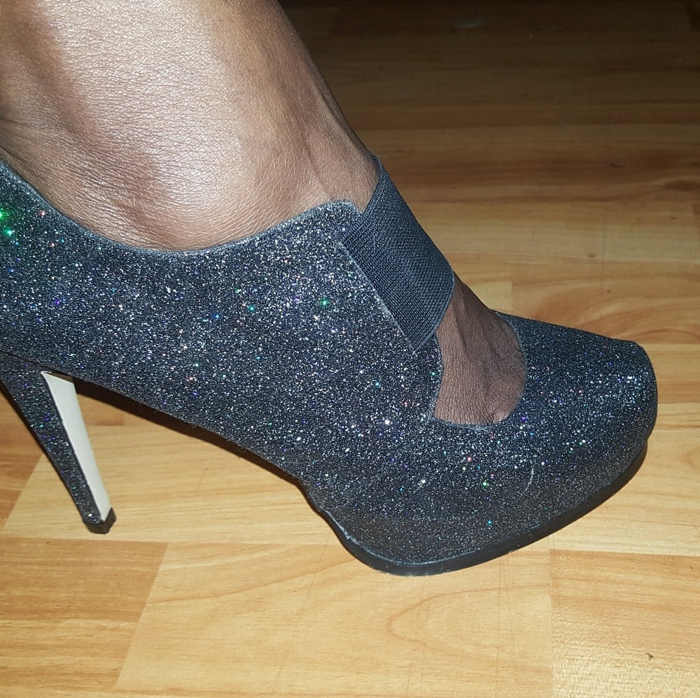 Shoes - Picture 2 of 5